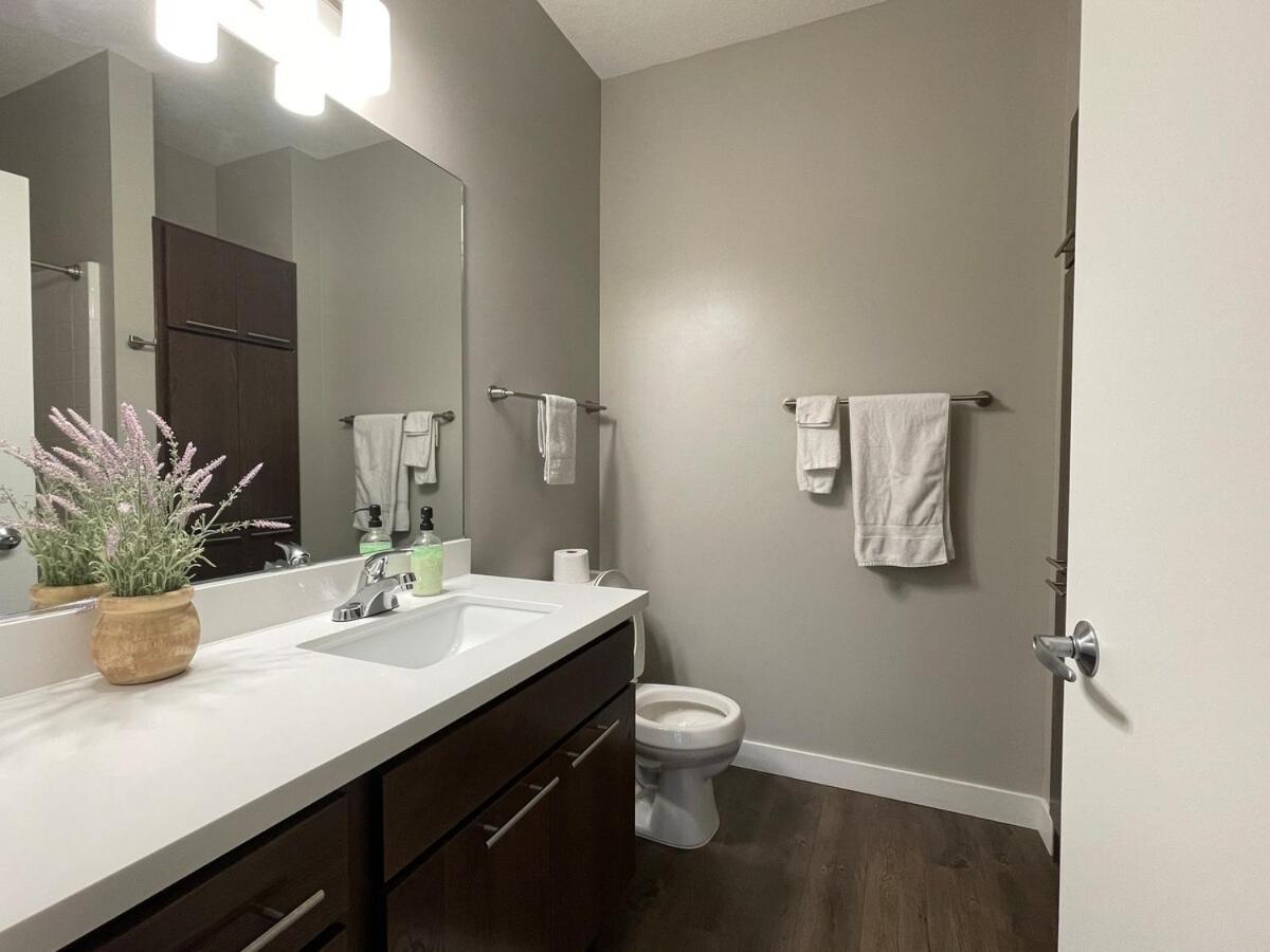 Large Downtown 2Br -Hot Tub-Downtown! Appartement Des Moines Buitenkant foto