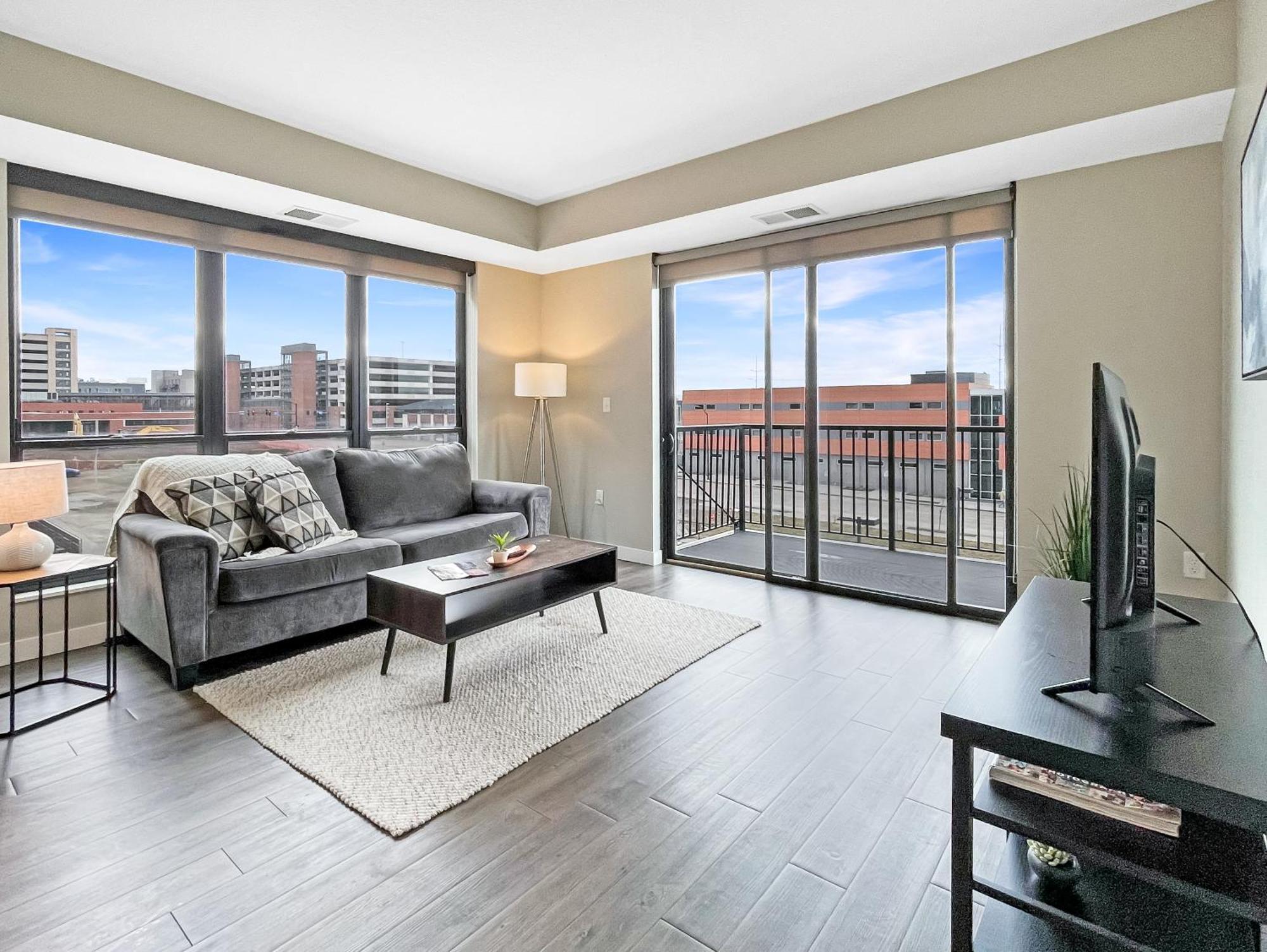 Large Downtown 2Br -Hot Tub-Downtown! Appartement Des Moines Buitenkant foto