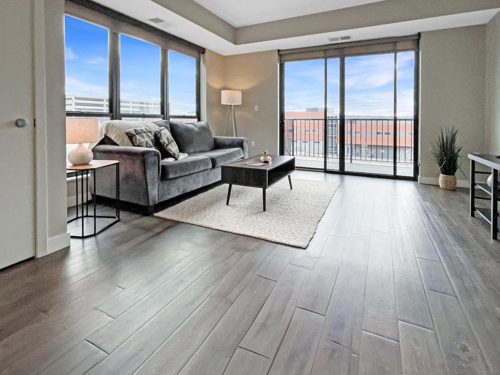 Large Downtown 2Br -Hot Tub-Downtown! Appartement Des Moines Buitenkant foto
