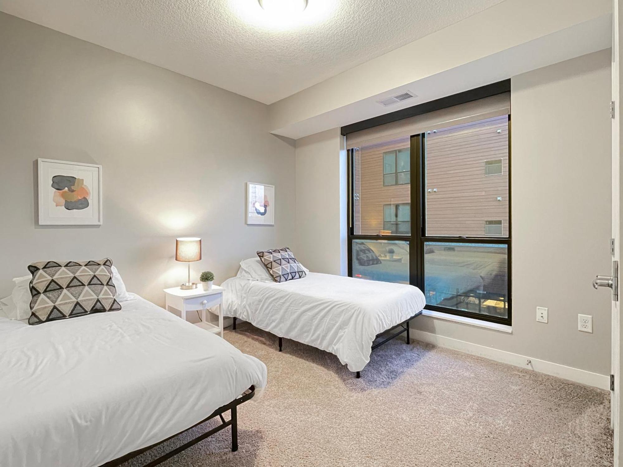 Large Downtown 2Br -Hot Tub-Downtown! Appartement Des Moines Buitenkant foto