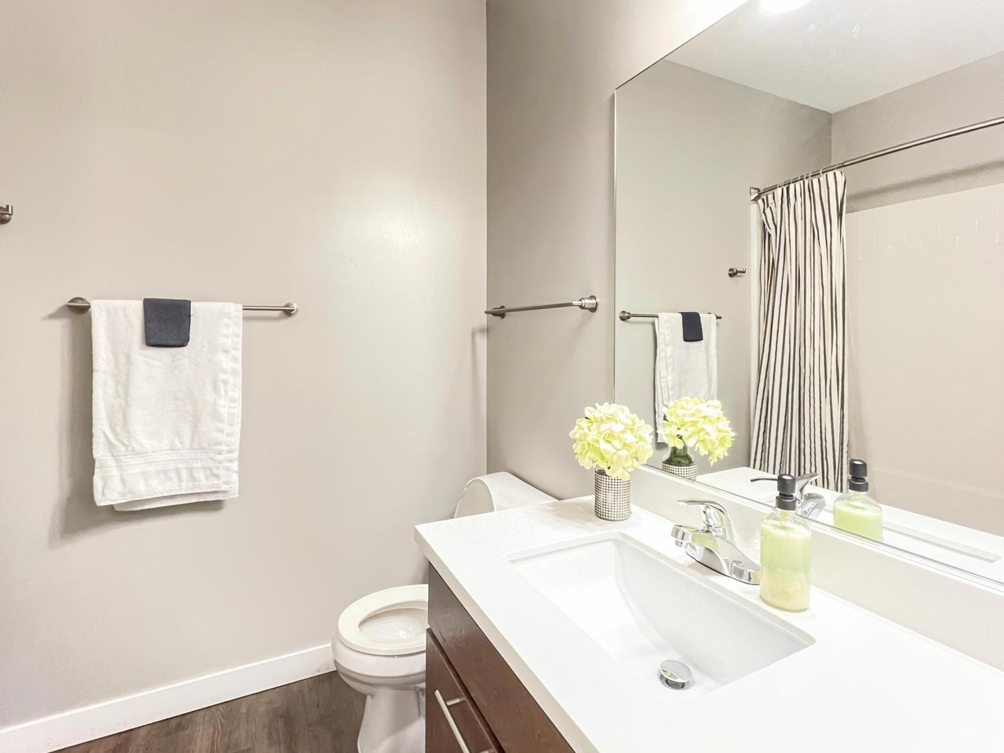Large Downtown 2Br -Hot Tub-Downtown! Appartement Des Moines Buitenkant foto